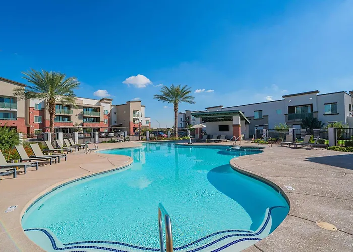 Stadium Area Unit With Balcony Pool Gym Parking Wd Glendale
