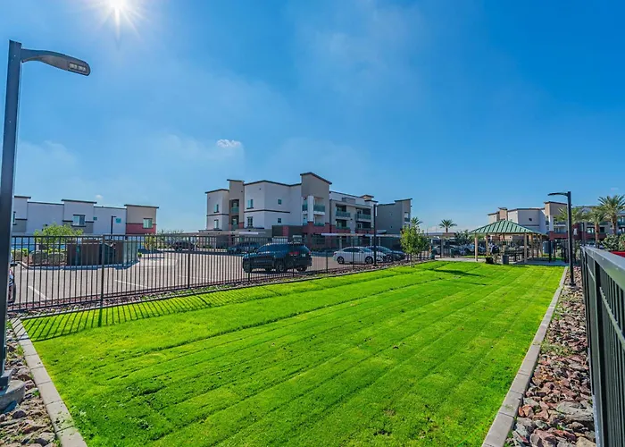 Stadium Area Unit With Balcony Pool Gym Parking Wd