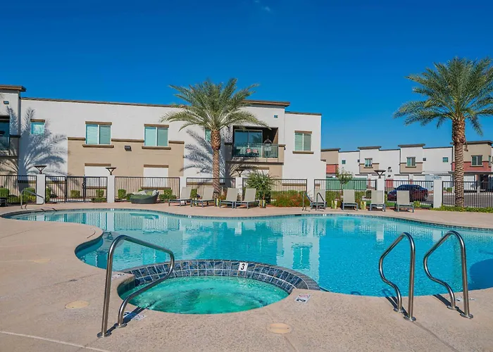 Stadium Area Unit With Balcony Pool Gym Parking Wd Apartment