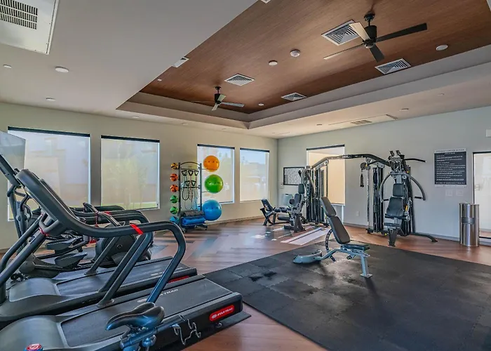 Stadium Area Unit With Balcony Pool Gym Parking Wd