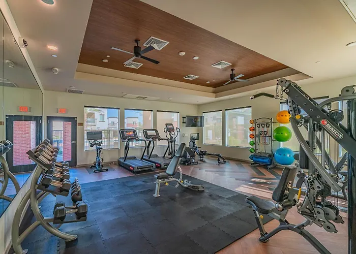 Stadium Area Unit With Balcony Pool Gym Parking Wd Glendale