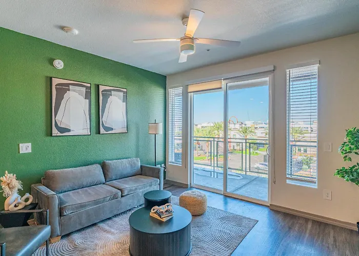 Stadium Area Unit With Balcony Pool Gym Parking Wd