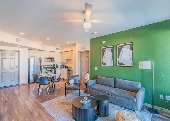Stadium Area Unit With Balcony Pool Gym Parking Wd *