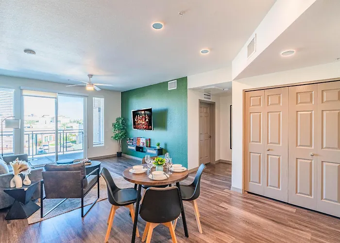 Stadium Area Unit With Balcony Pool Gym Parking Wd