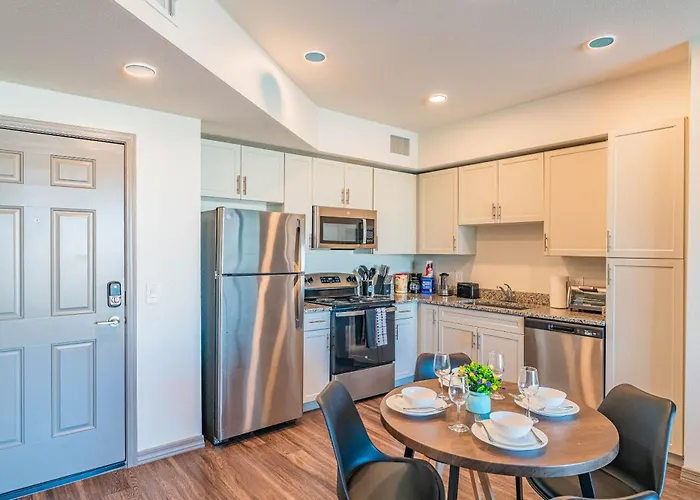 Stadium Area Unit With Balcony Pool Gym Parking Wd Apartment