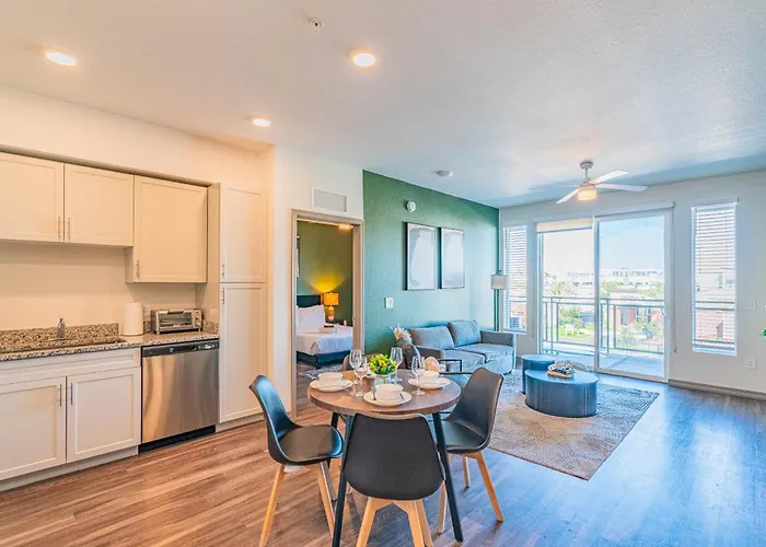 Stadium Area Unit With Balcony Pool Gym Parking Wd Apartment Glendale