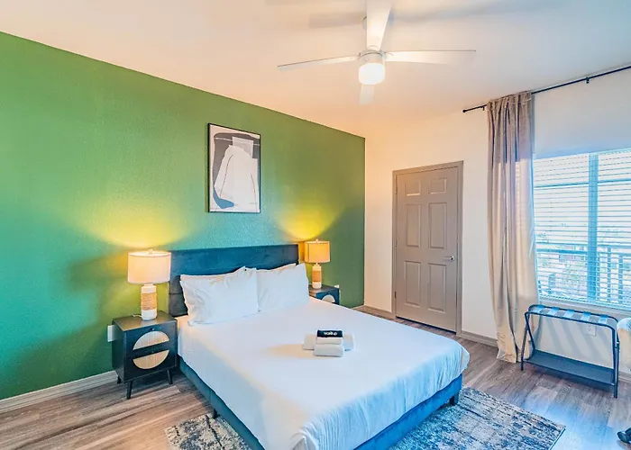 Stadium Area Unit With Balcony Pool Gym Parking Wd Glendale