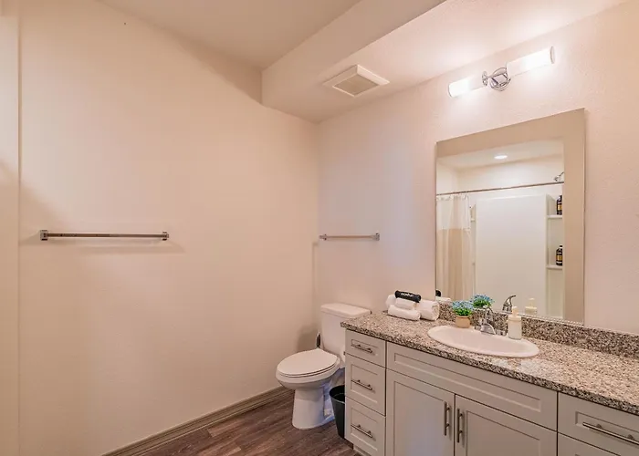 Stadium Area Unit With Balcony Pool Gym Parking Wd
