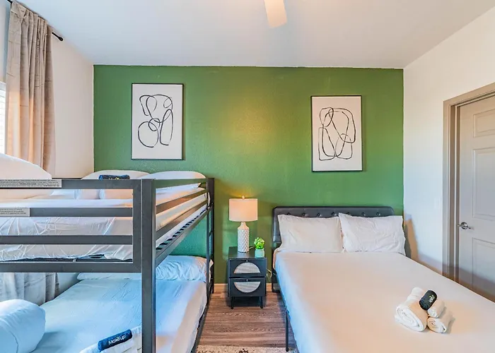 Stadium Area Unit With Balcony Pool Gym Parking Wd * Glendale