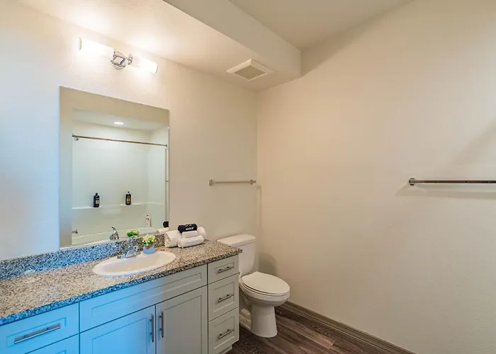 Apartment Stadium Area Unit With Balcony Pool Gym Parking Wd *
