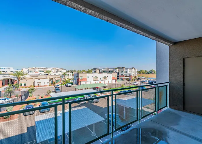 Stadium Area Unit With Balcony Pool Gym Parking Wd * Glendale