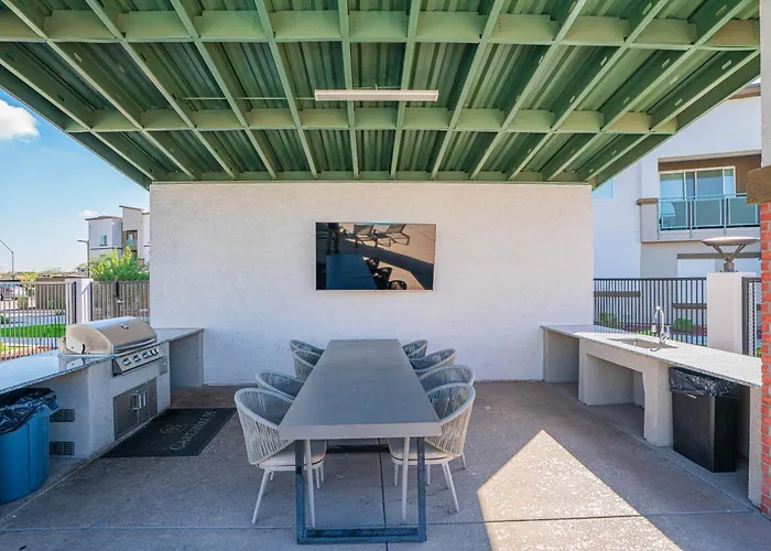 Stadium Area Unit With Balcony Pool Gym Parking Wd Apartment